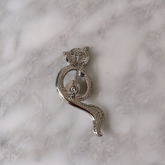 Crystal Cat Pin - Picture 2 of 3